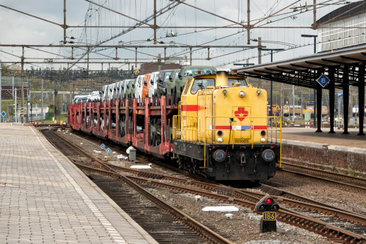 1049080 (a): :2048x1365